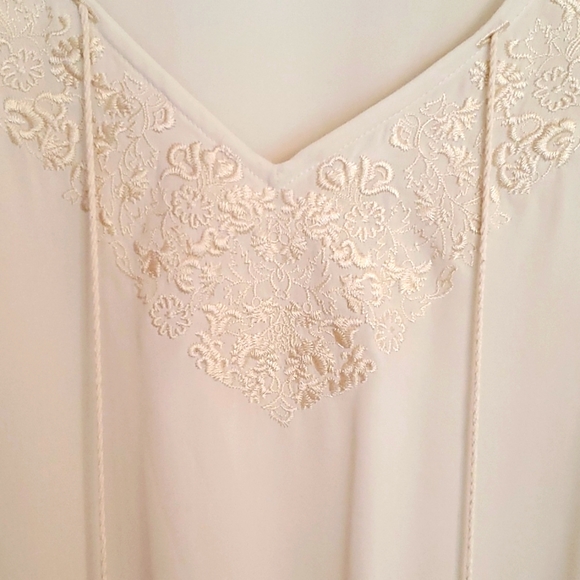 Ana off white/cream, v neck detailed blouse - Picture 2 of 6